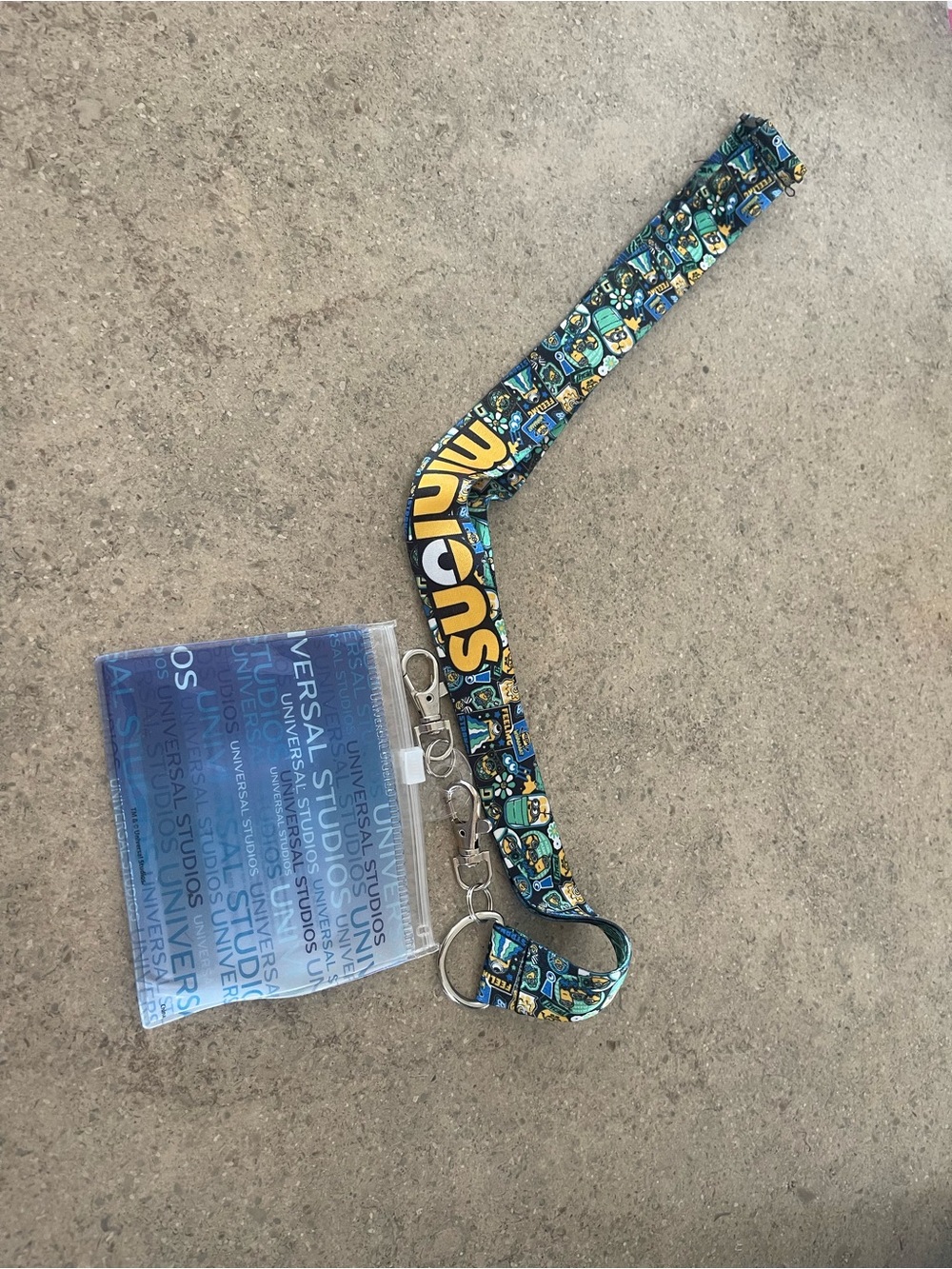 Universal Studios MINIONS tag lanyard - excellent used condition